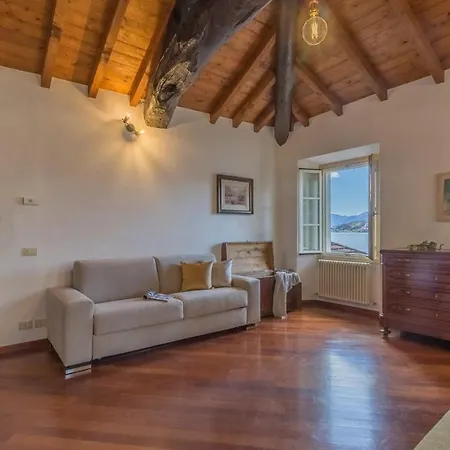 Casa Ferrari * ורנה