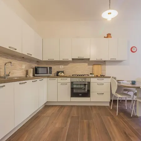 Casa Ferrari * ורנה